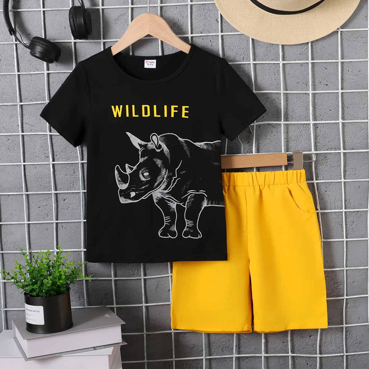 2pcs Kid Boy Animal Letters Print Short-sleeve Tee and Pockets Solid Shorts Set