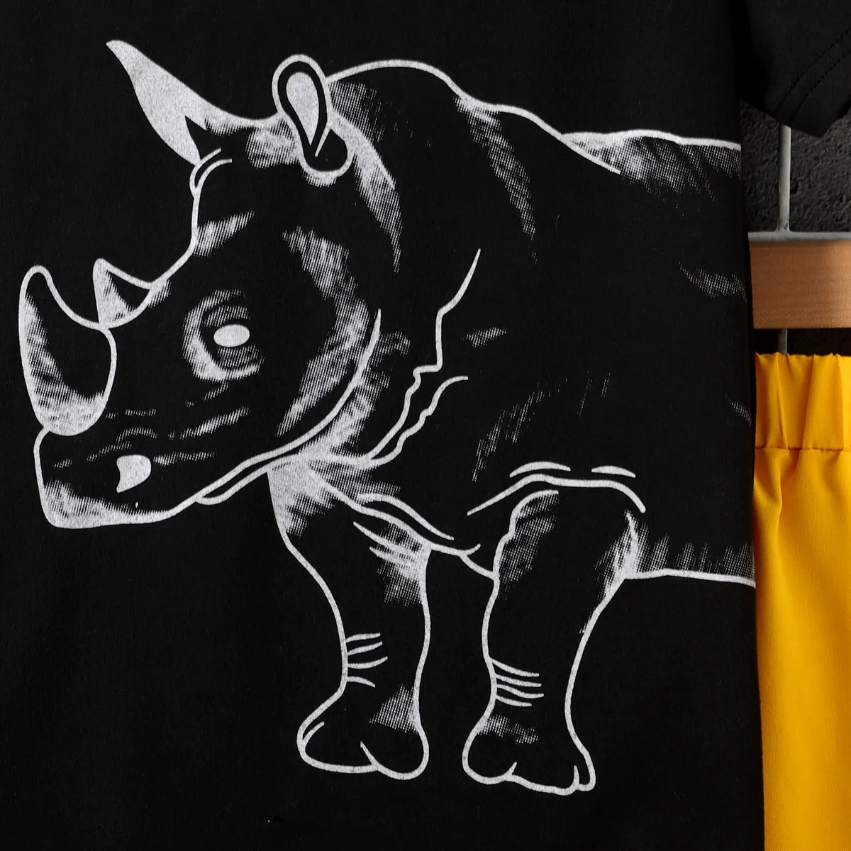 2pcs Kid Boy Animal Letters Print Short-sleeve Tee and Pockets Solid Shorts Set  image 3