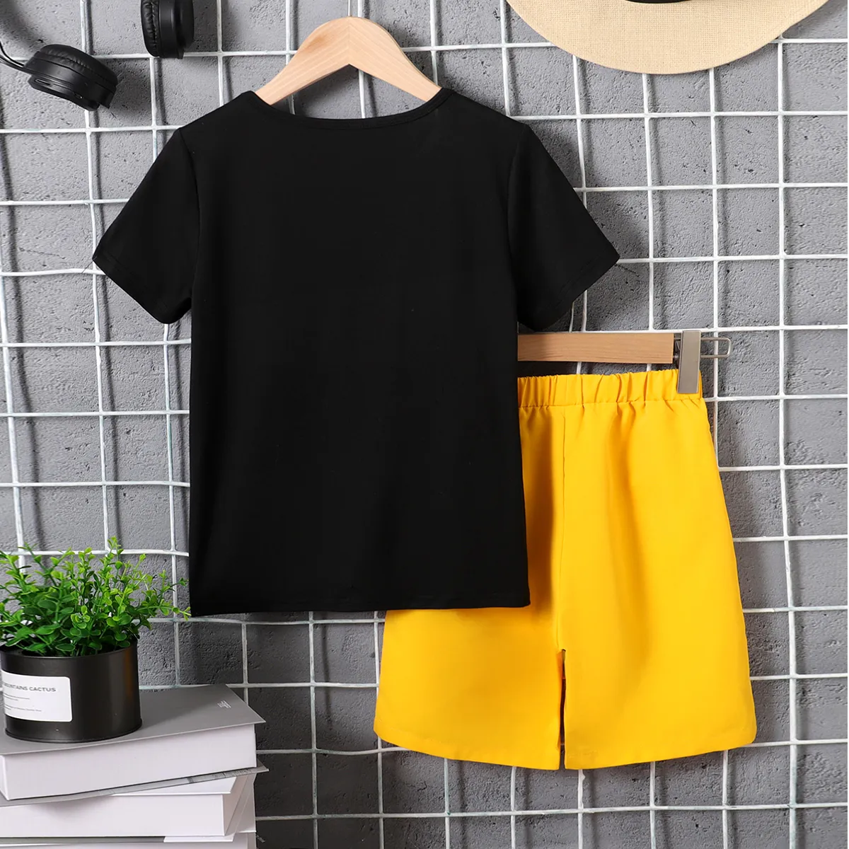 2pcs Kid Boy Animal Letters Print Short-sleeve Tee and Pockets Solid Shorts Set  image 2
