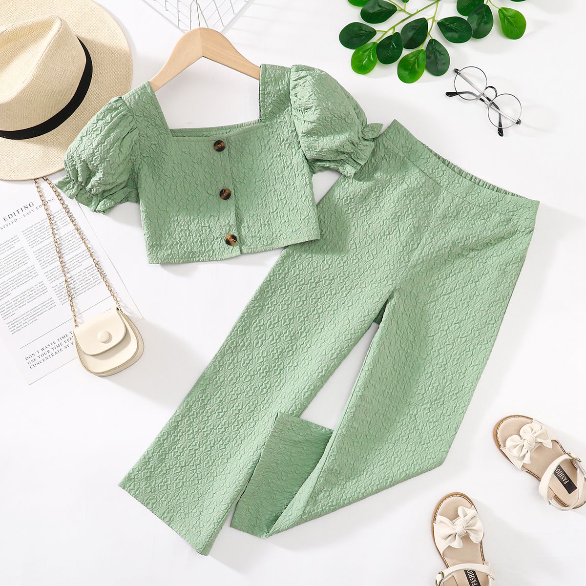

2pcs Kid Girl Button Front Green Textured Top and Pants Set