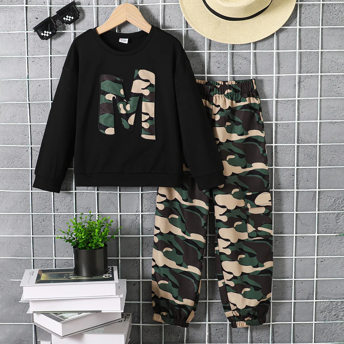 2pcs Kid Boy Camouflage Letter Embroidered Pullover and Camouflage Pants Set
