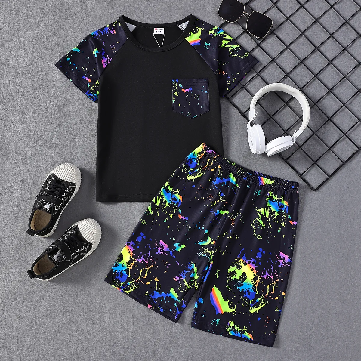 2pcs Kid Boy Luminous Painting Print Pocket Design Short-sleeve Tee and Shorts Set Black image 3