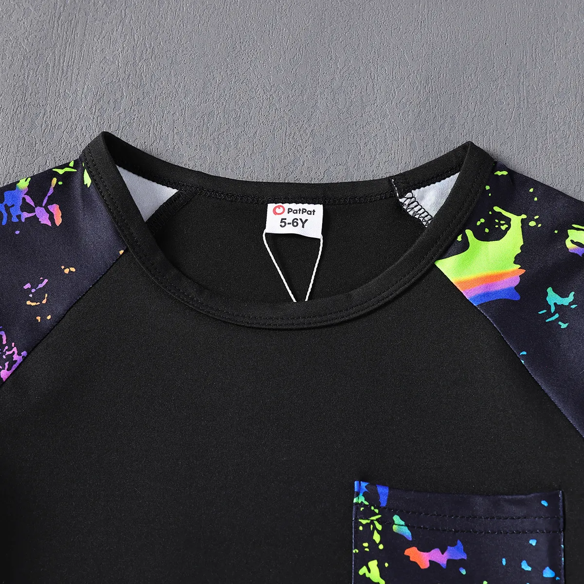 2pcs Kid Boy Luminous Painting Print Pocket Design Short-sleeve Tee and Shorts Set Black image 4
