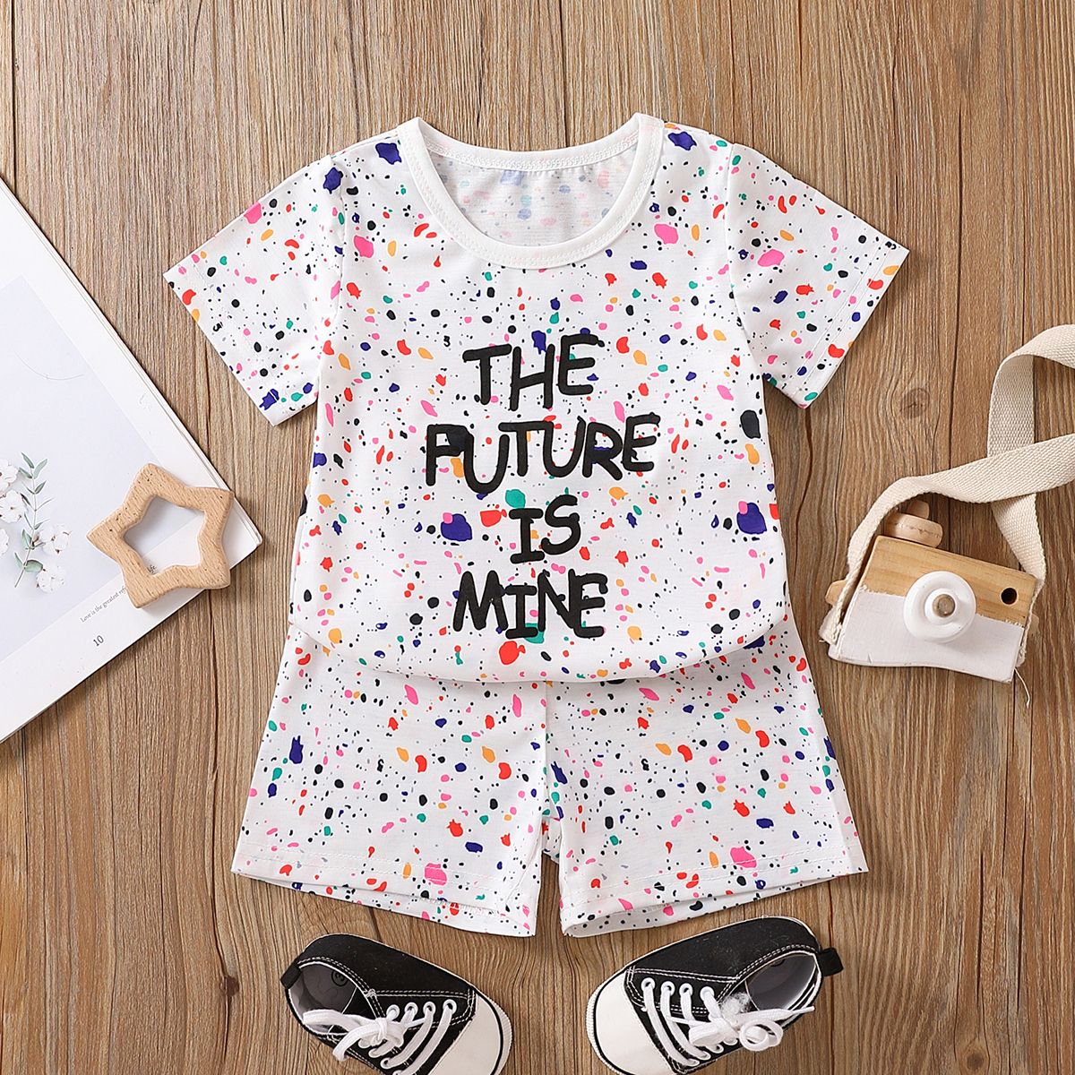 

2pcs Baby Boy/Girl All Over Colorful Dots Letter Print Short-sleeve Tee and Shorts Set