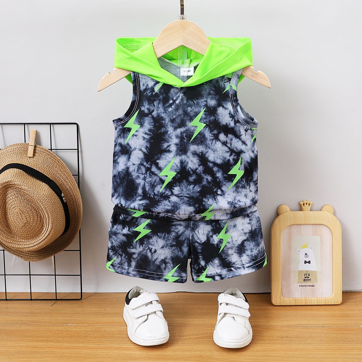 

2pcs Baby Boy All Over Lightning Print Tie Dye Hooded Tank Top and Shorts Set