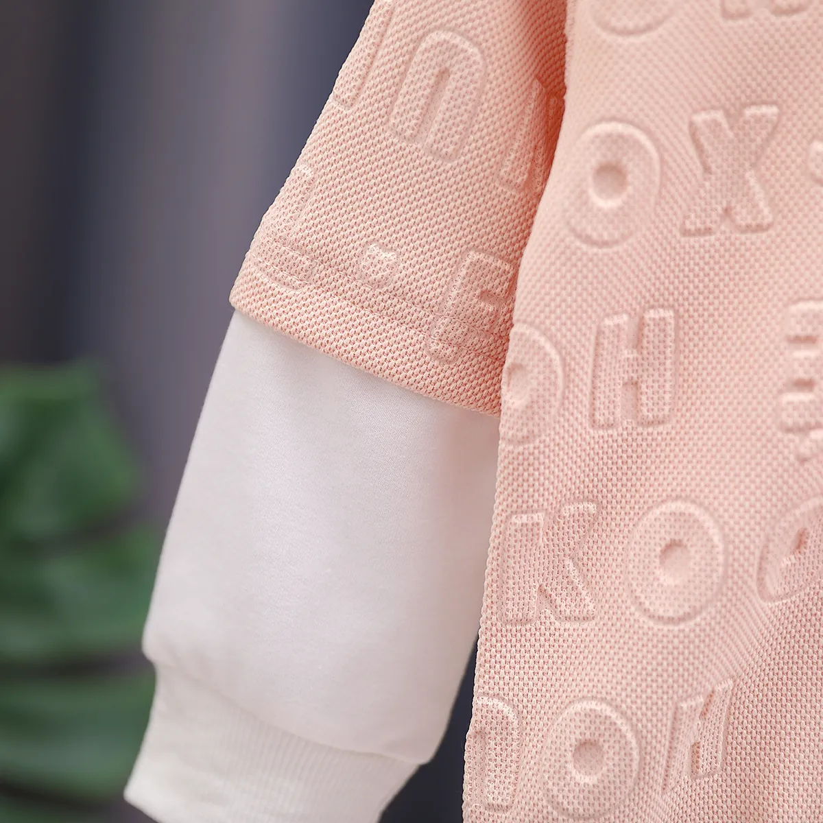 2pcs Toddler Girl Trendy Faux-two Letter Textured Hoodie Sweatshirt and Pants Set Pink image 4