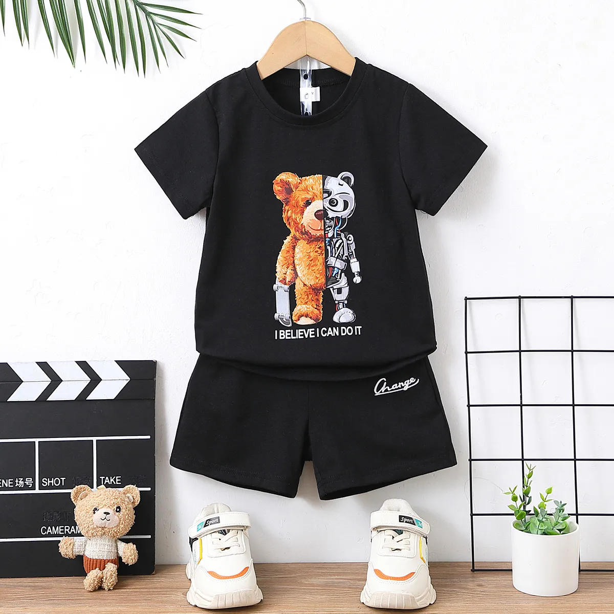 

2pcs Toddler Boy Playful Bear Print Short-sleeve Tee and Shorts Set