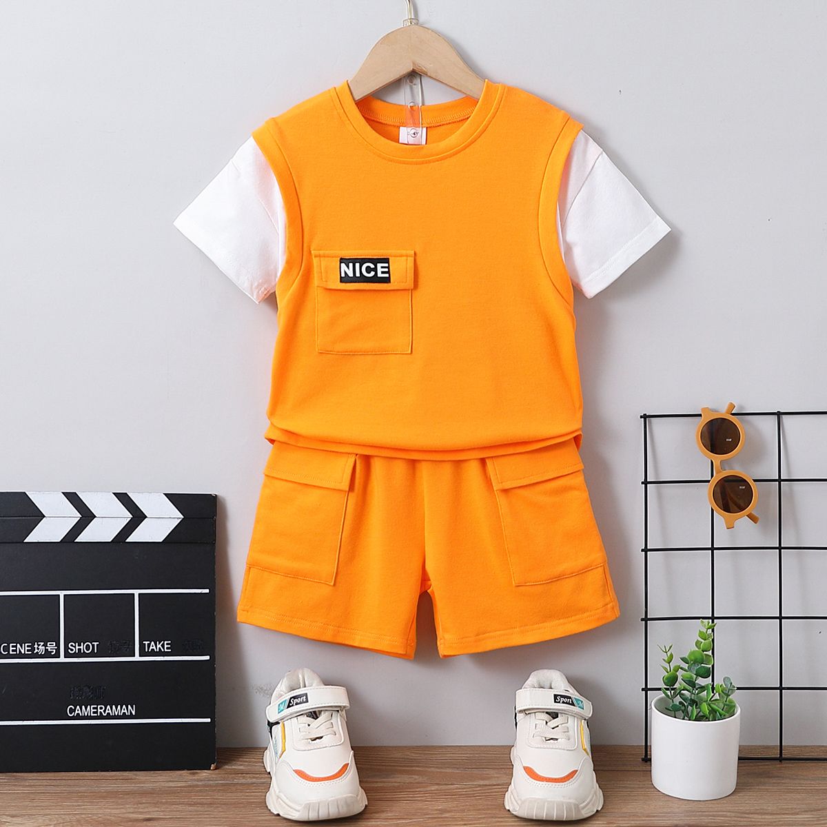 

2pcs Toddler Boy Faux-two Short-sleeve Cotton Top and Cargo Shorts Set