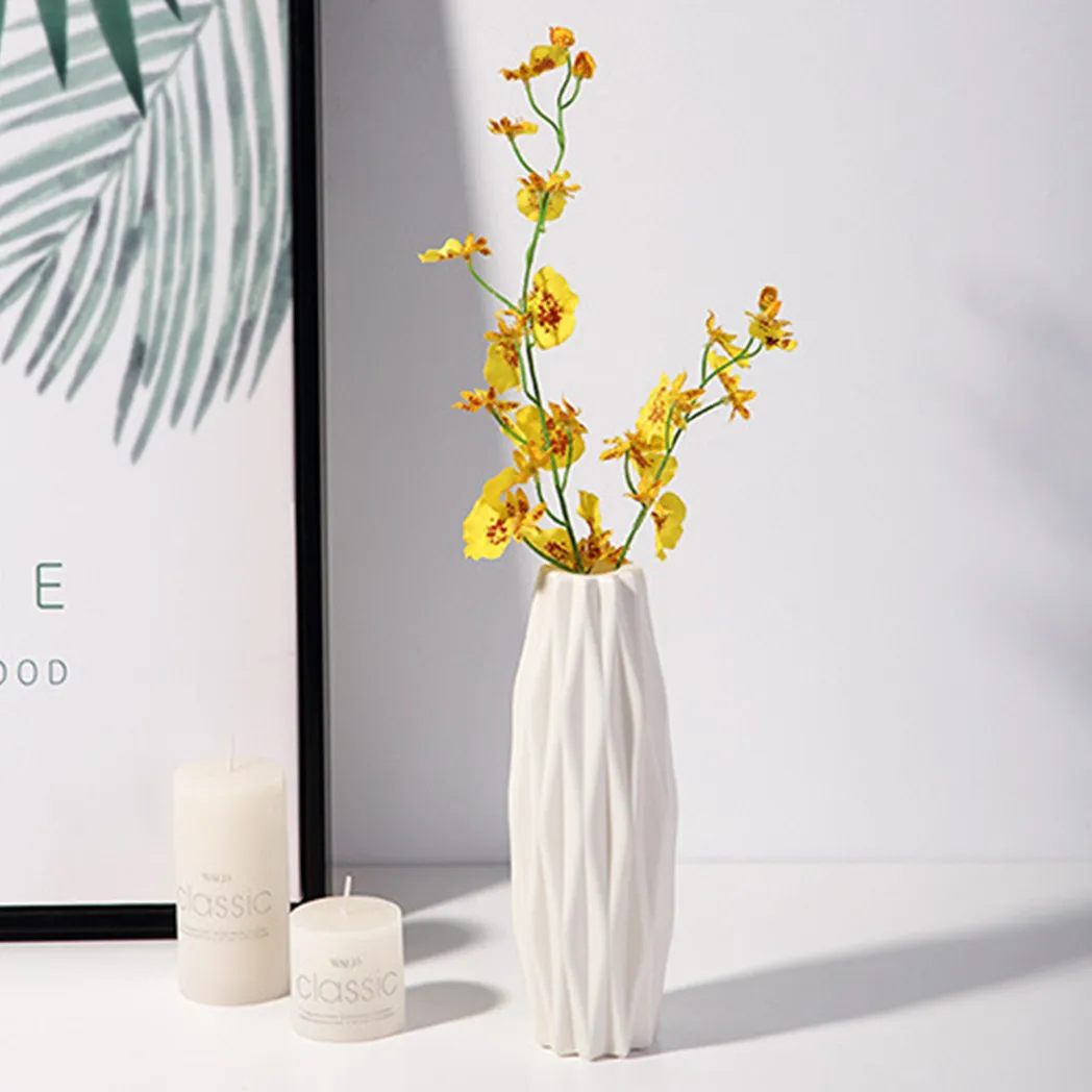 vaso di fiori in plastica bianca dall'aspetto ceramico vaso decorativo infrangibile in stile geometrico per la decorazione della tavola di fiori per l'home office Bianco big image 1