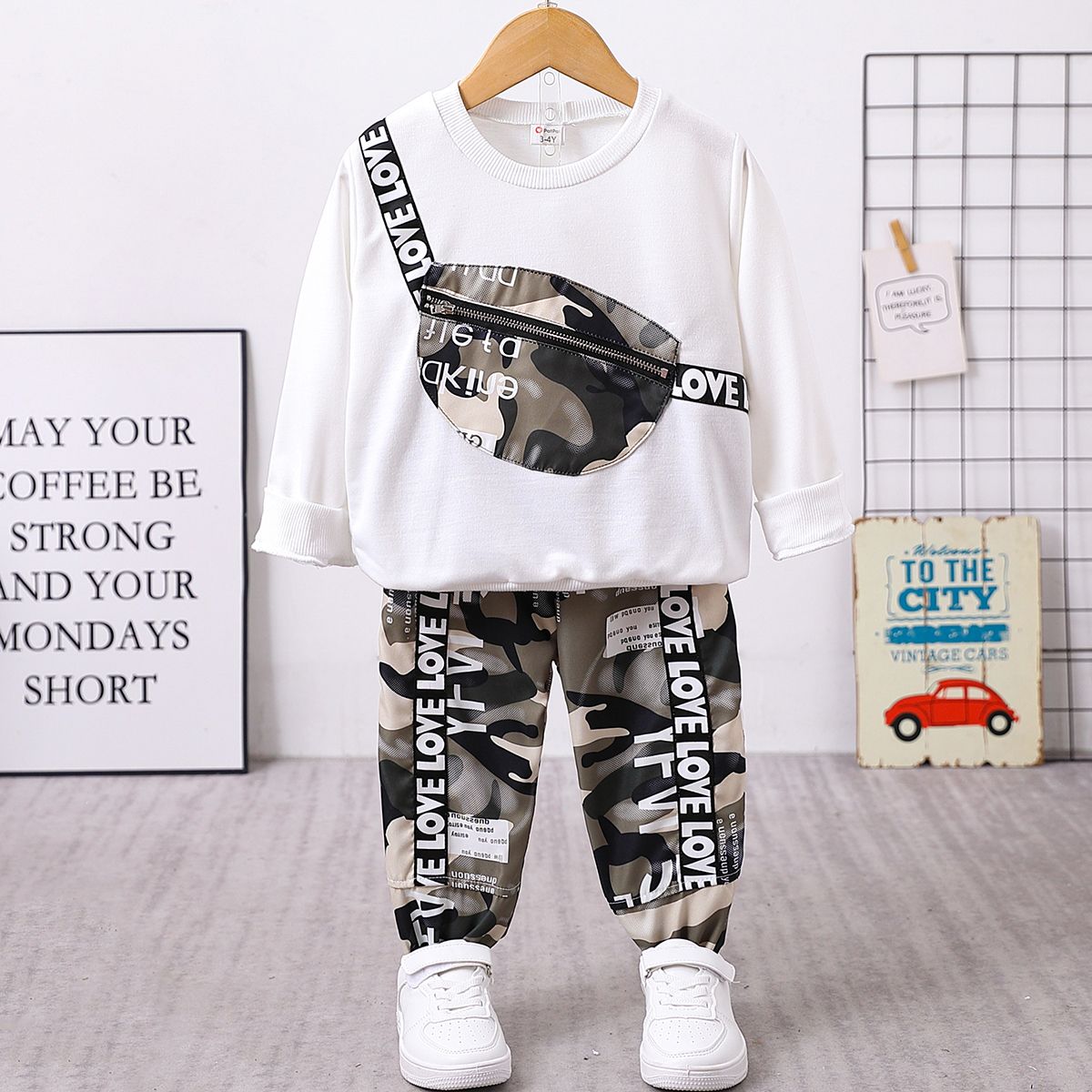 

2pcs Toddler Boy Trendy Camouflage Print Zipper Bag Design Sweatshirt and Pants Set