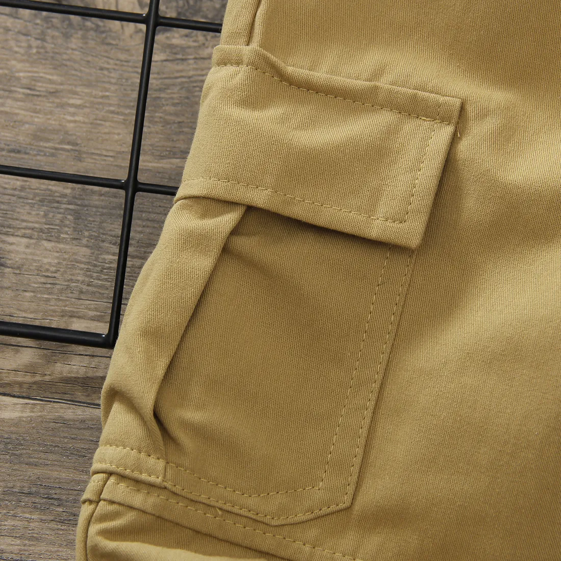 calça cáqui com design de bolso na moda menino criança Cor de Caqui big image 1