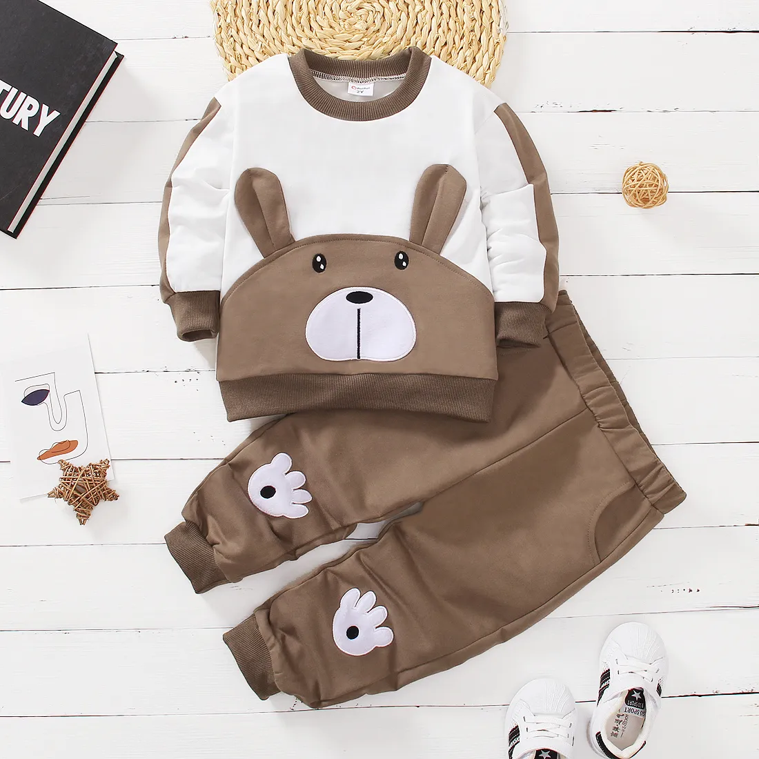 

2pcs Toddler Boy Playful Bear Embroidered Colorblock Sweatshirt and Pants Set