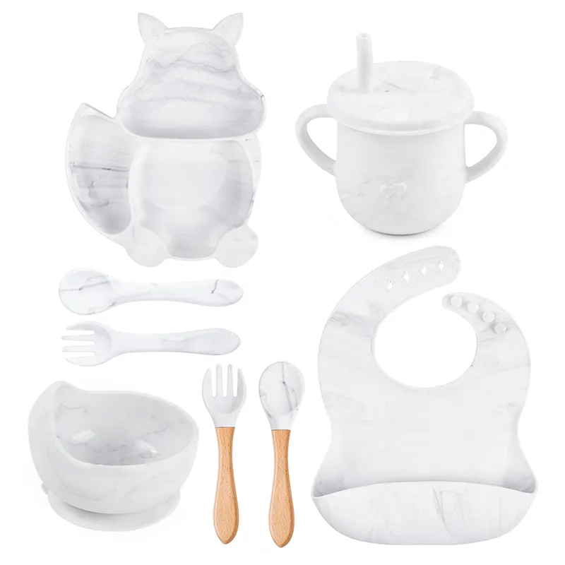 L'ensemble de vaisselle en silicone pour bébé 8 pièces comprend un bol à ventouse, des assiettes divisées, un bavoir réglable et un gobelet en paille avec couvercle, fourchettes et cuillères Blanc big image 1