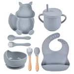 L'ensemble de vaisselle en silicone pour bébé 8 pièces comprend un bol à ventouse, des assiettes divisées, un bavoir réglable et un gobelet en paille avec couvercle, fourchettes et cuillères Couleur-E