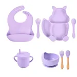 El juego de vajilla de alimentación de bebé de silicona de 8 piezas incluye un tazón de succión y platos divididos y un babero ajustable y una taza de pajita con tapa y tenedores y cucharas Color-A
