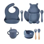 L'ensemble de vaisselle en silicone pour bébé 8 pièces comprend un bol à ventouse, des assiettes divisées, un bavoir réglable et un gobelet en paille avec couvercle, fourchettes et cuillères Couleur-C