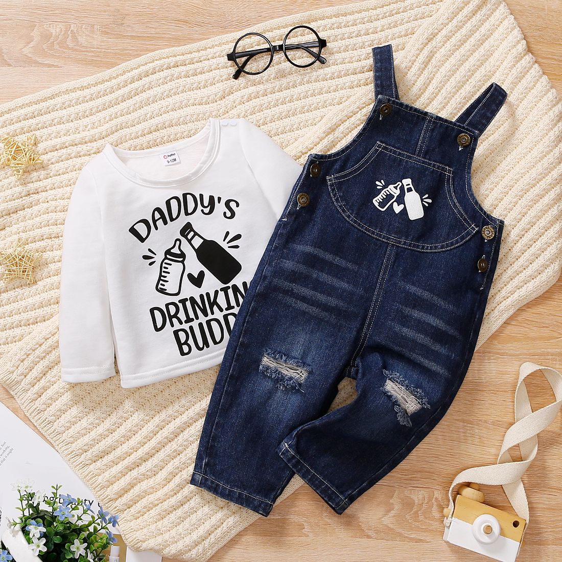 

2pcs Baby Boy/Girl Milk and Beer Bottle & Letter Print Long-sleeve Tee and Ripped Denim Overalls Set