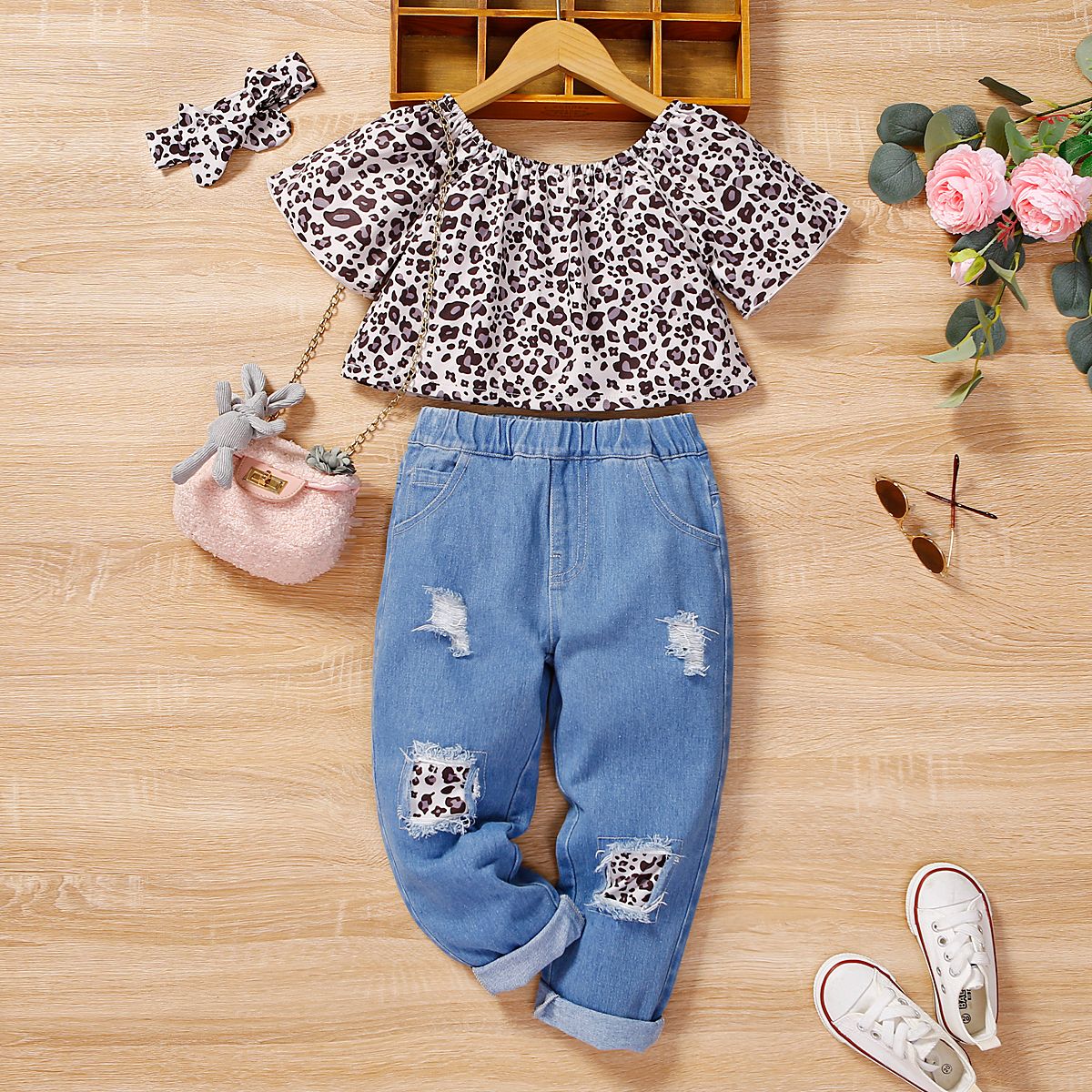 

2pcs Toddler Girl Trendy Leopard Short-sleeve Top and Ripped Jeans Set