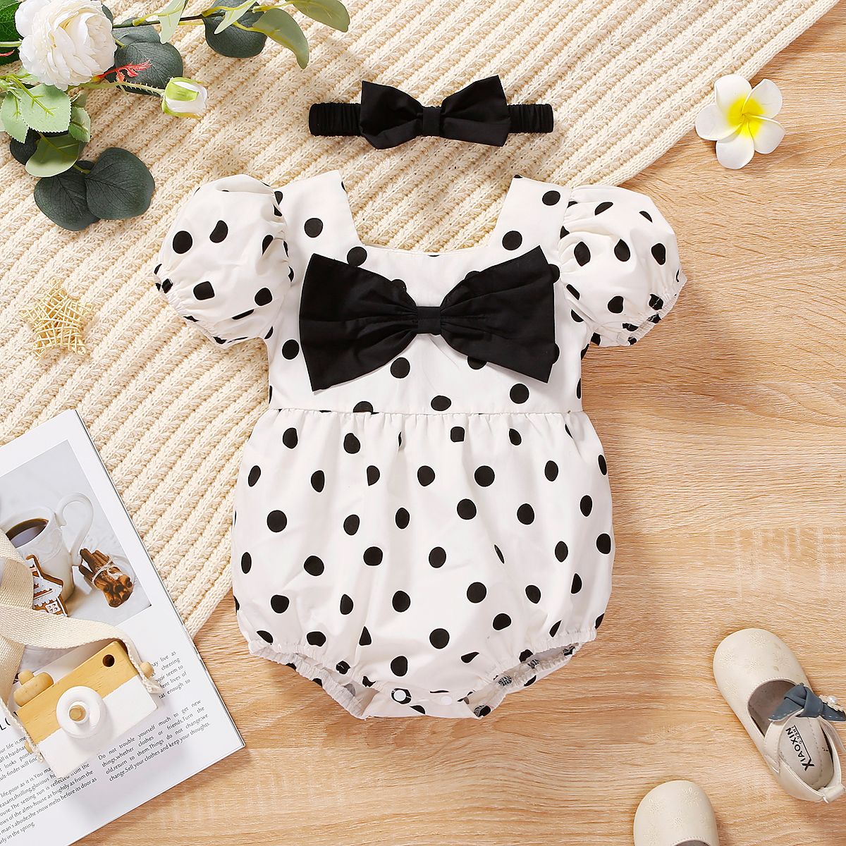 

2pcs Baby Girl Allover Polka Dots Print Bow Decor Puff-sleeve Romper and Headband Set