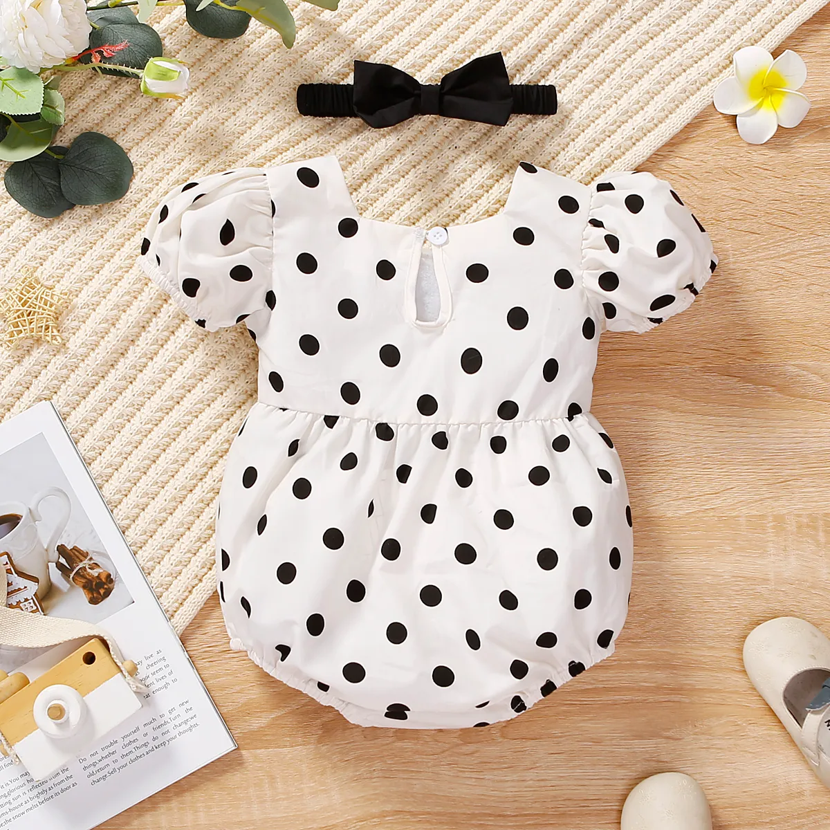 2pcs Baby Girl Allover Polka Dots Print Bow Decor Puff-sleeve Romper and Headband Set  image 2