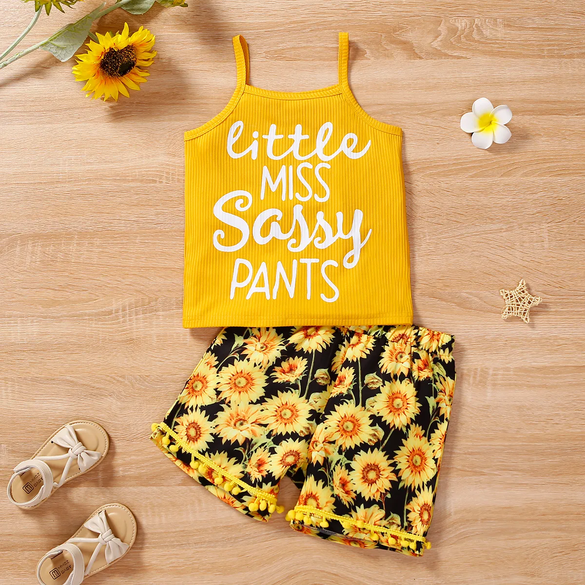 2pcs Kid Girl Letter Print Rib-knit Cami Top Et Floral Sunflower Print Shorts Set