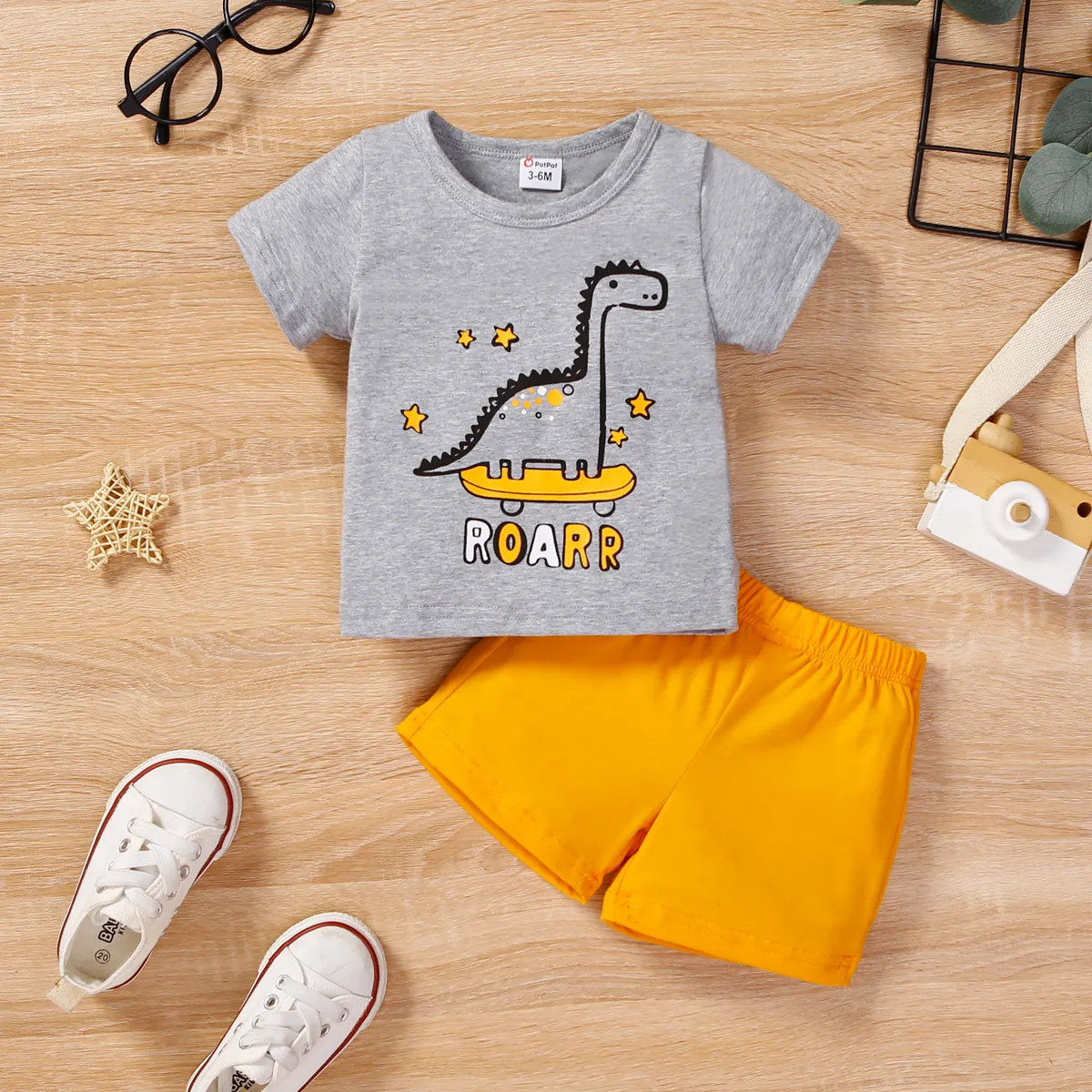 2pcs Baby Boy 95% Cotton Dinosaur Print Short-sleeve Tee and Solid Shorts Set Flecked Grey big image 1