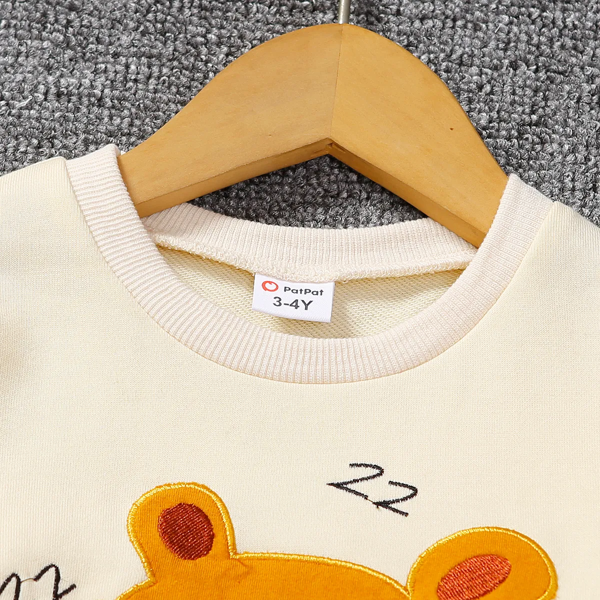 2pcs Toddler Girl Cute Bear Embroidered Pullover Sweatshirt and Pants Set  image 2