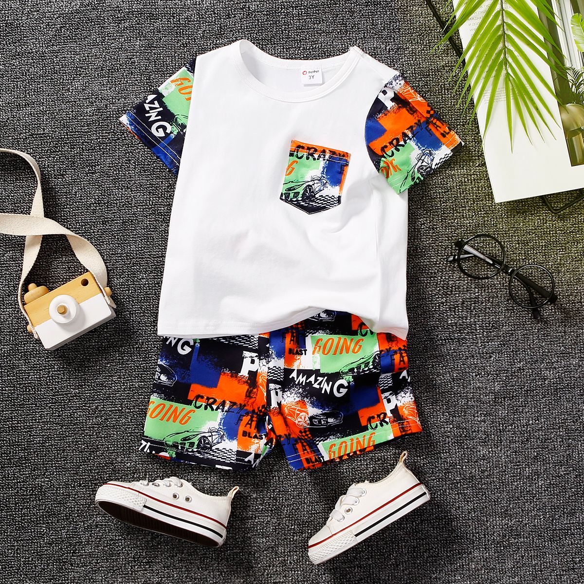 

2pcs Toddler Boy Letter Graffiti Print Short-sleeve Tee and Shorts Set