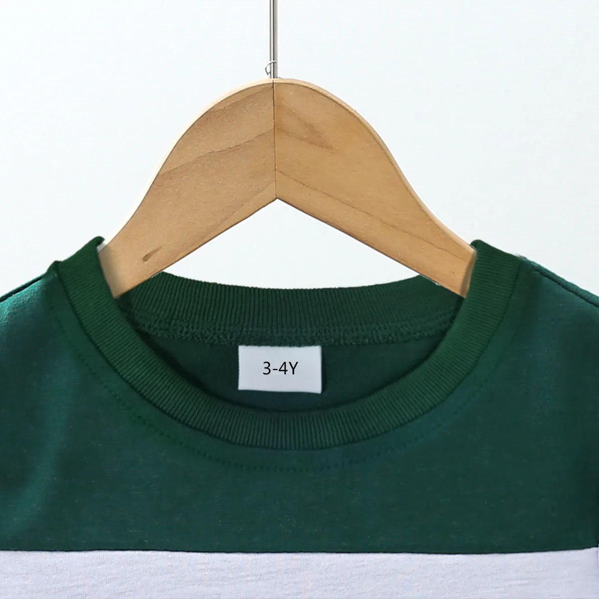 2pcs Toddler Boy Casual Colorblock Tee and Shorts Set  image 3