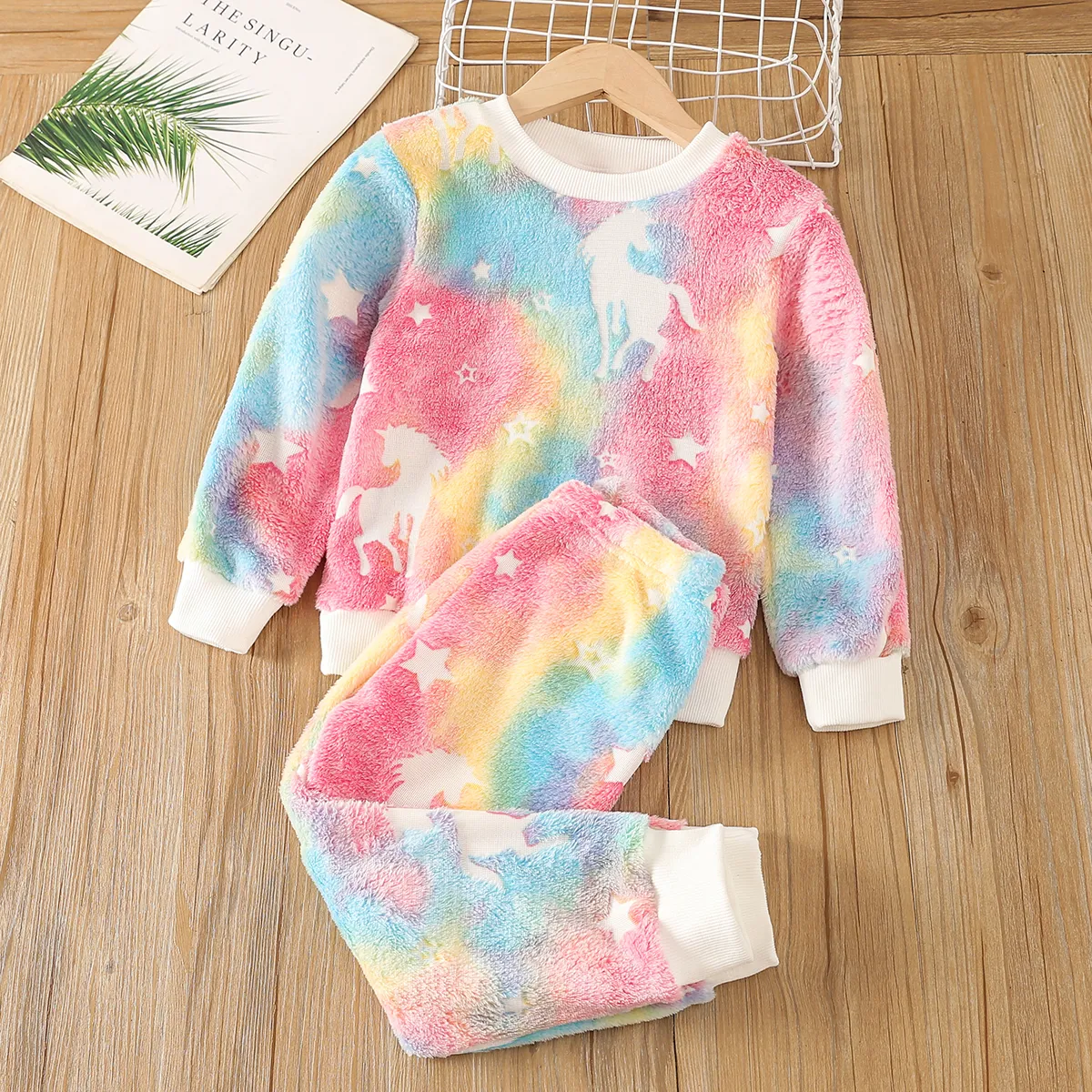 

2pcs Toddler Girl Playful Tie Dyed Unicorn Pattern Flannel Fleece Sweatshirt and Pants Set