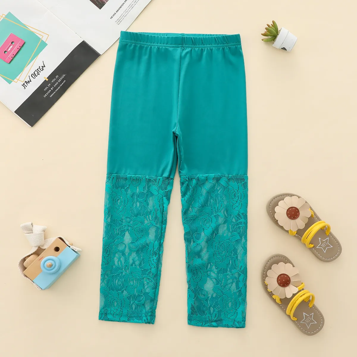 Kid Girl Floral Lace Design Solid Color Capri Leggings Green