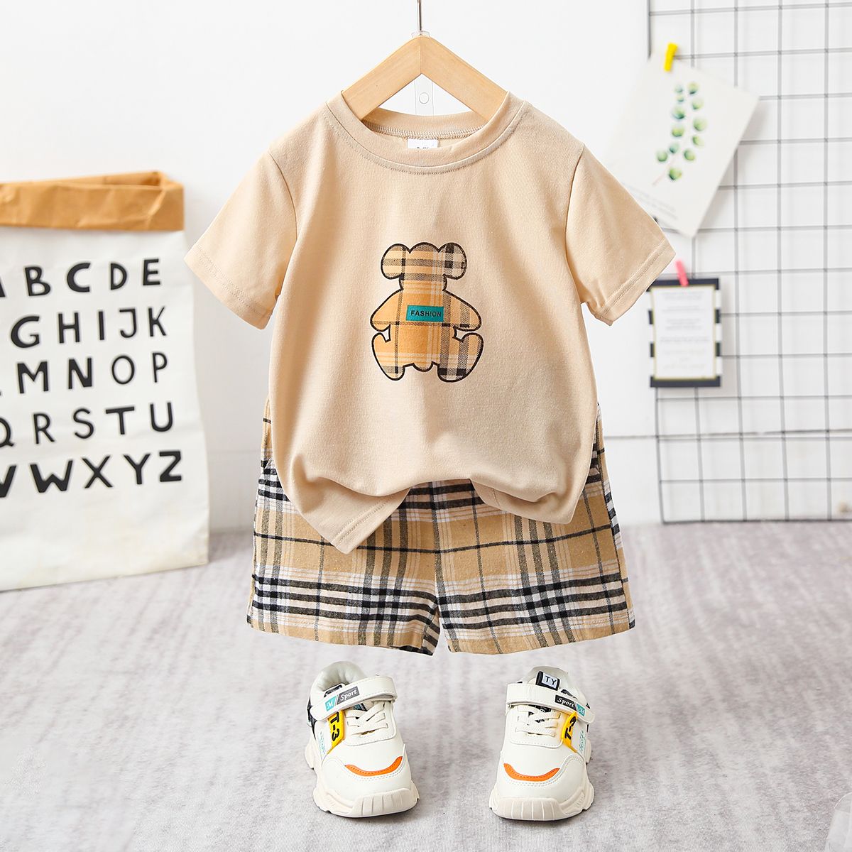 

2pcs Toddler Boy Casual Bear Print Tee and Plaid Shorts Set