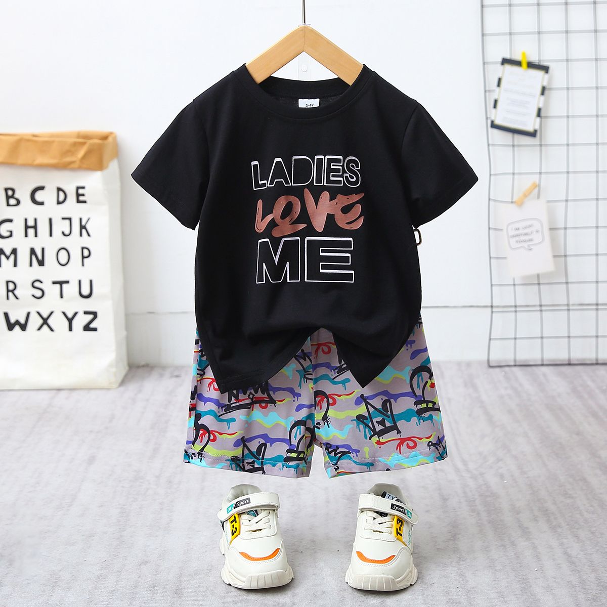 

2pcs Toddler Boy Casual Letter Print Tee & Painting Print Shorts Set