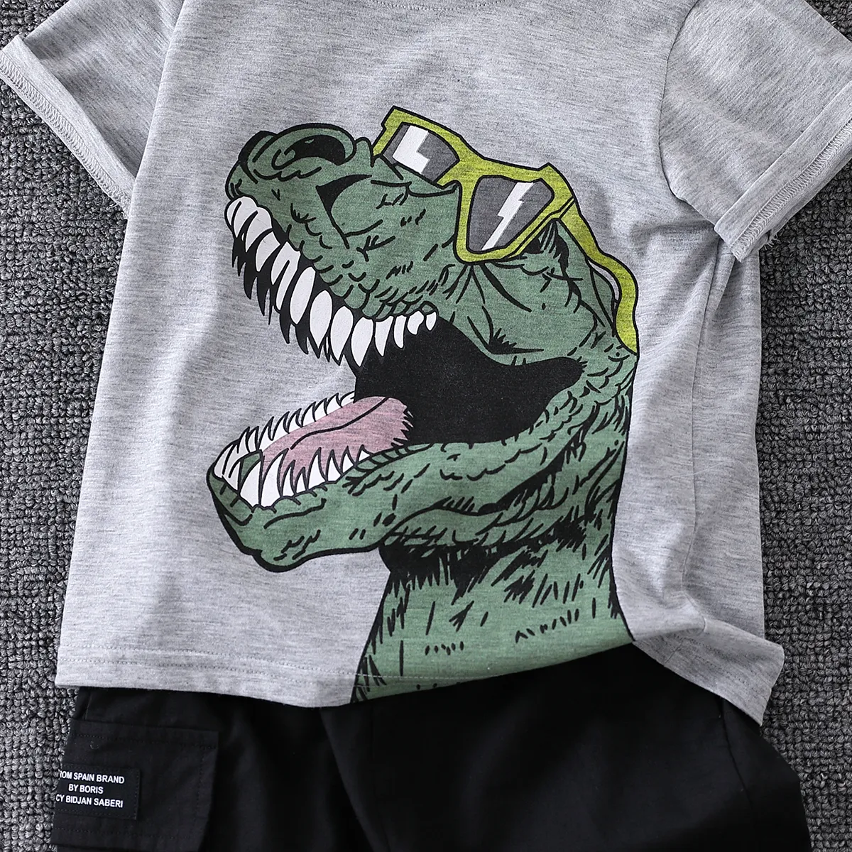 2 Stück Kleinkinder Jungen Aufgesetzte Tasche Kindlich Dinosaurier T-Shirt-Sets hellgrau big image 1