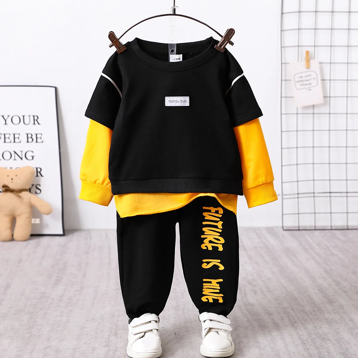 

2pcs Toddler Boy Trendy Faux-two Colorblock Sweatshirt and Letter Print Pants Set