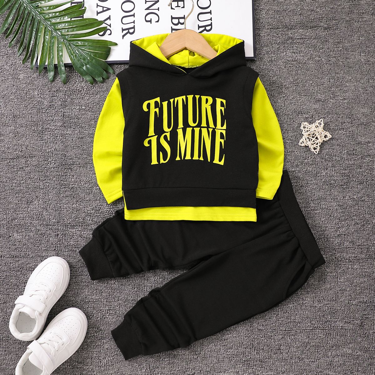 

2pcs Toddler Boy Trendy Faux-two Letter Print Hoodie Sweatshirt and Pants Set