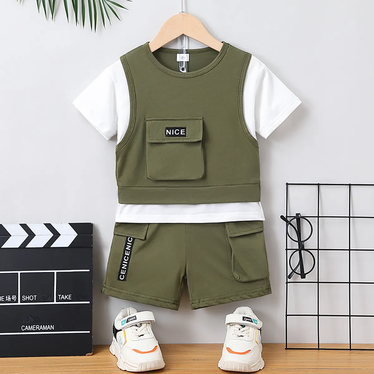 2pcs Toddler Boy Trendy Patch Pocket Short-sleeve Cotton Top Et Cargo Shorts Set