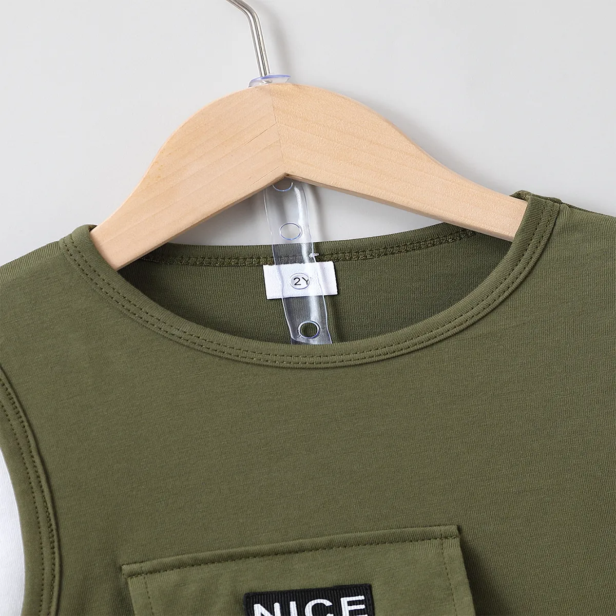 2pcs Toddler Boy Trendy Patch Pocket Short-sleeve Cotton Top and Cargo Shorts Set Army green big image 1