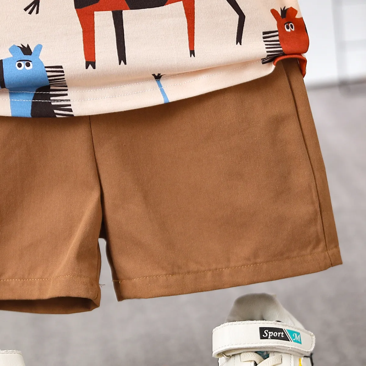 2pcs Toddler Boy Zebra Print Tee and 100% Cotton Solid Shorts Set Khaki image 5