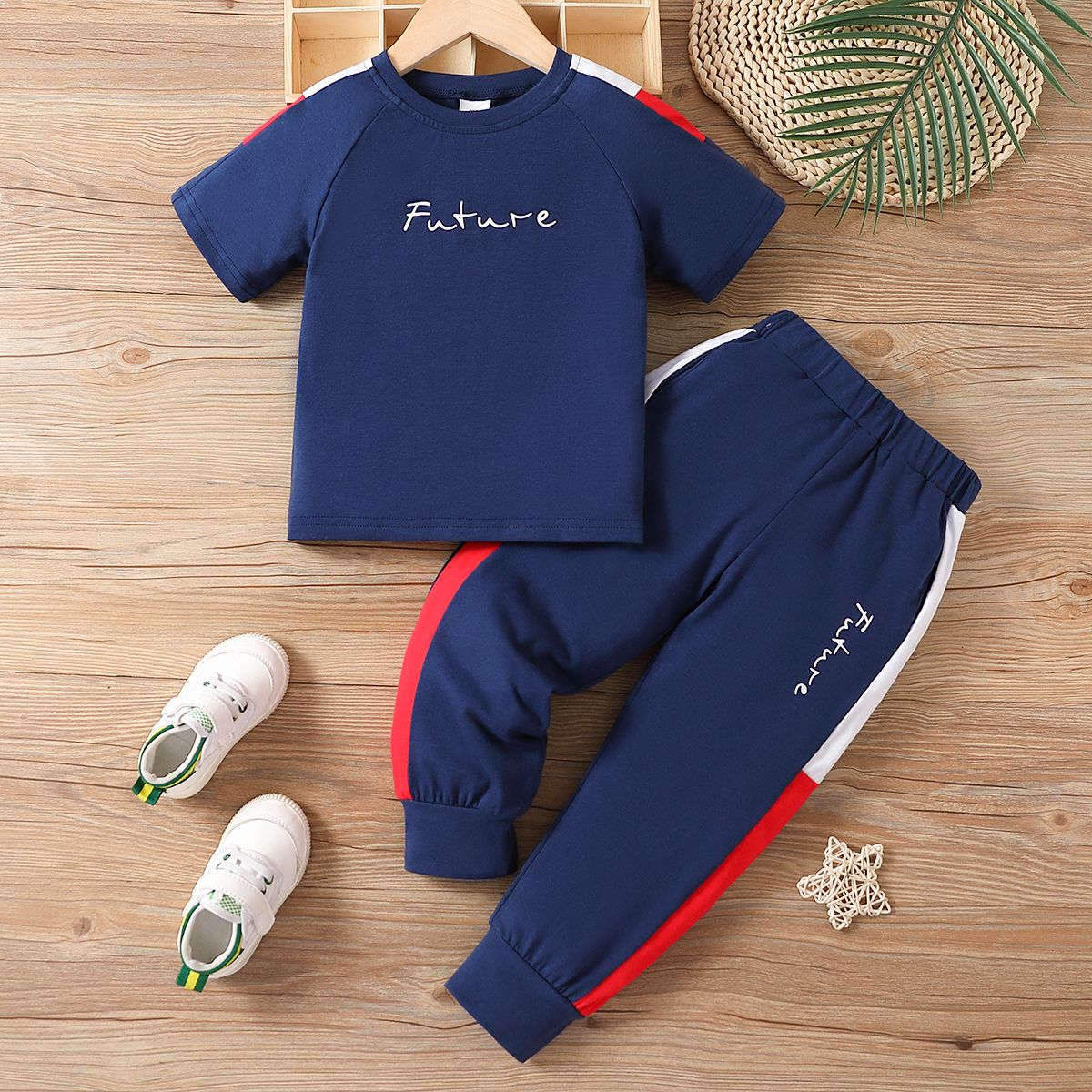 

2pcs Toddler Boy Letter Print Colorblock Tee and Pants Set