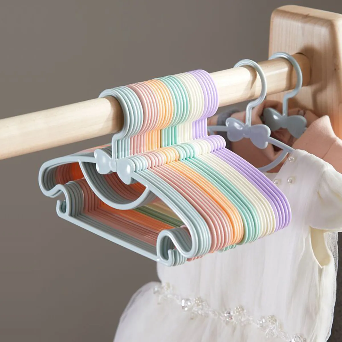10 pacotes de cabides de bebê de plástico cabides de roupas antiderrapantes para lavanderia e armário Branco image 5