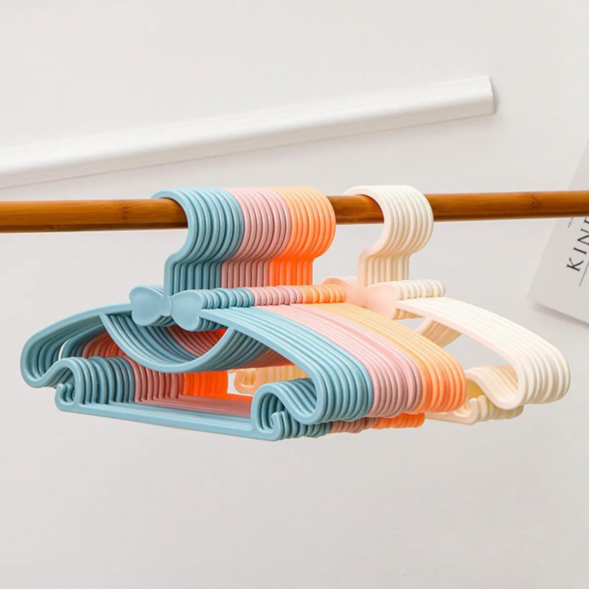 10 pacotes de cabides de bebê de plástico cabides de roupas antiderrapantes para lavanderia e armário Branco image 6