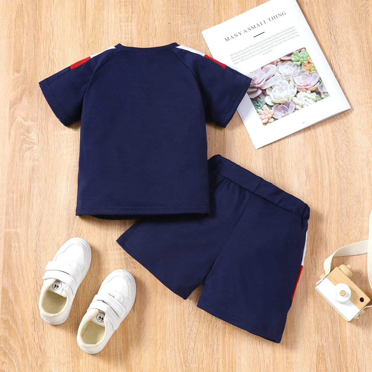 2pcs Toddler Boy Casual Colorblock Letter Print Tee & Shorts Set Dark Blue big image 1
