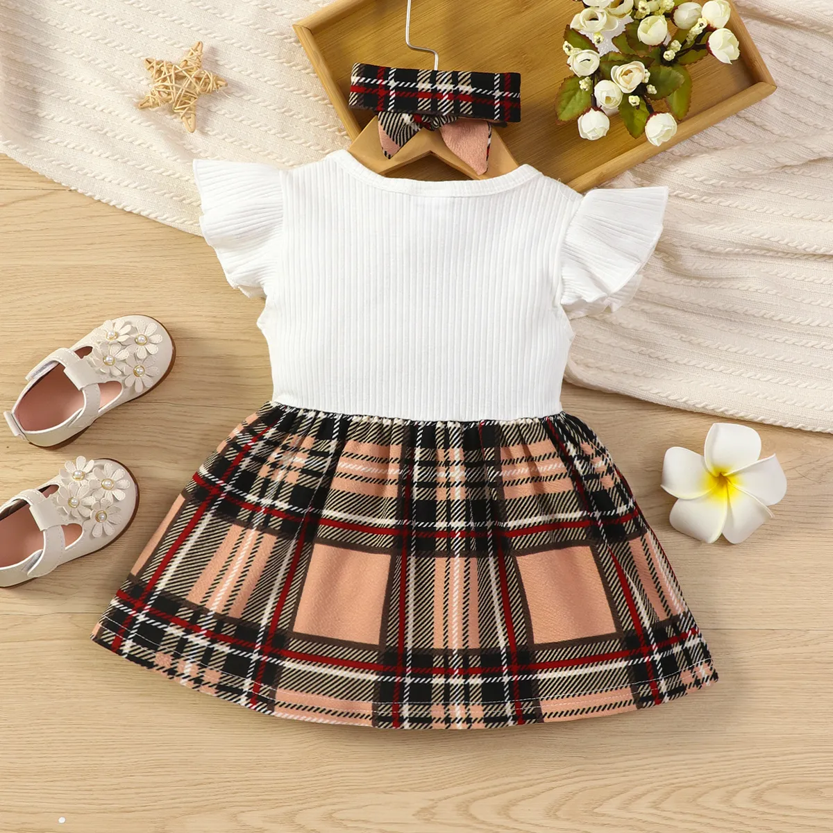 2pcs Baby Girl 95% Cotton Ribbed Flutter-sleeve Splicing Plaid Bowknot Dress with Headband Set White big image 1