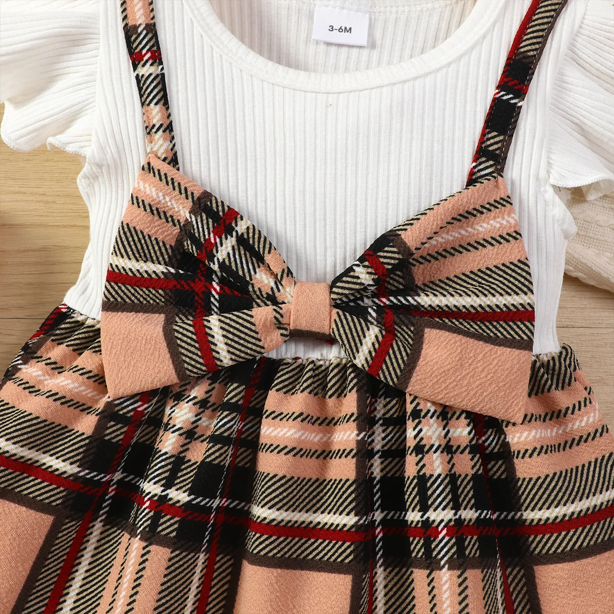 2pcs Baby Girl 95% Cotton Ribbed Flutter-sleeve Splicing Plaid Bowknot Dress with Headband Set White big image 1