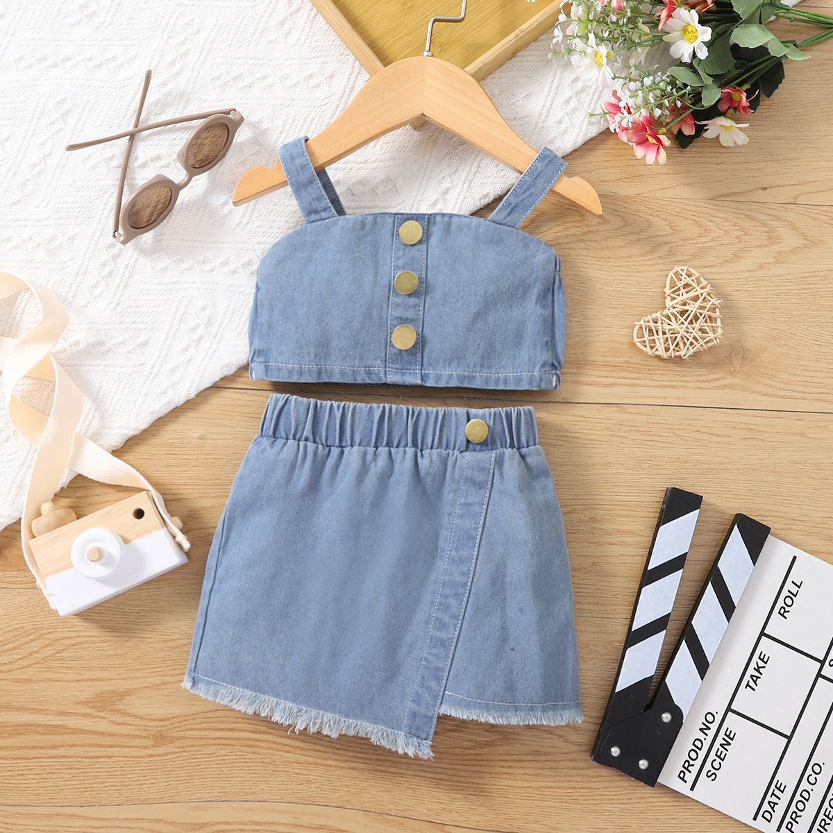 

2pcs Baby Girl Button Front Denim Cami Top and Irregular Frayed Raw Trim Skirt Set