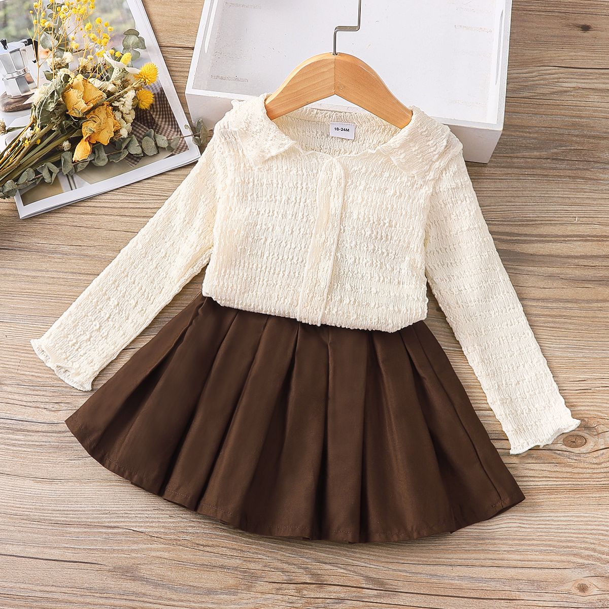 

2pcs Toddler Girl Sweet Textured Blouse and Pleated Skirt Set