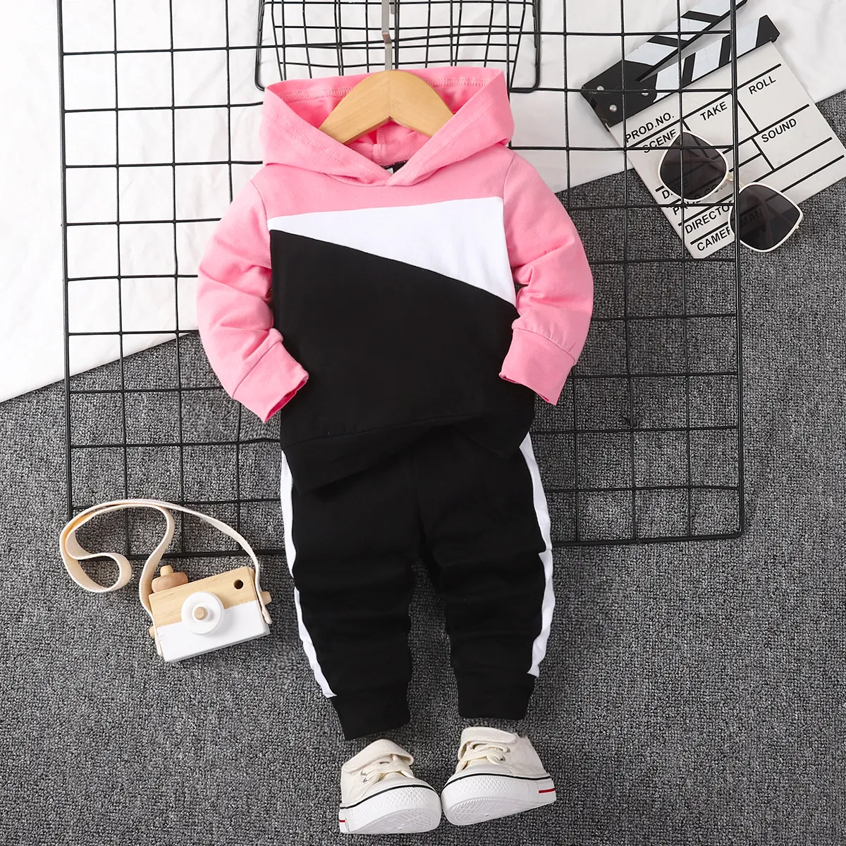 2pcs Baby Boy/Girl 95% Cotton Long-sleeve Colorblock Hoodie and Sweatpants Set Pink big image 1