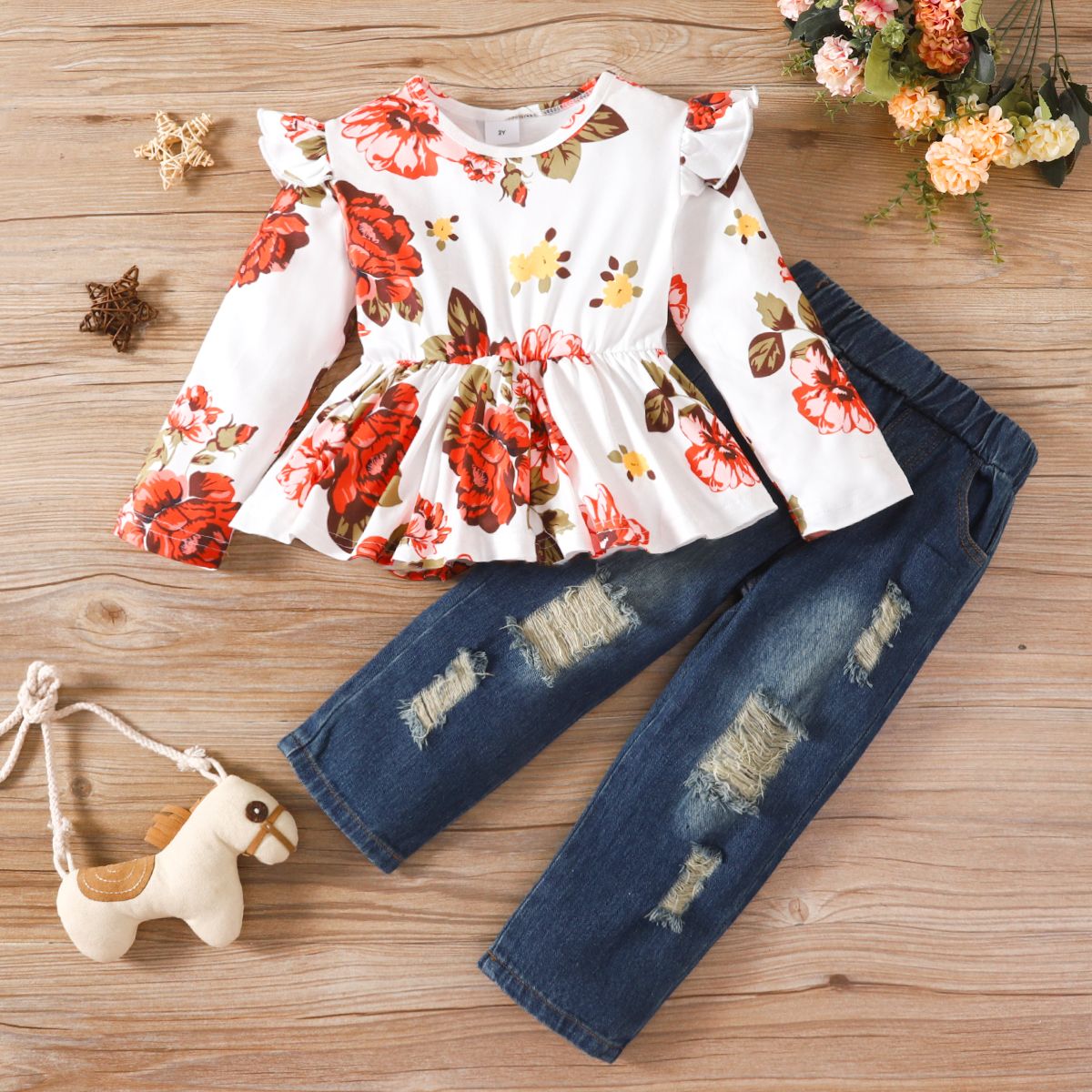 

2pcs Toddler Girl Sweet Ripped Denim Jeans and Floral Print Tee Set