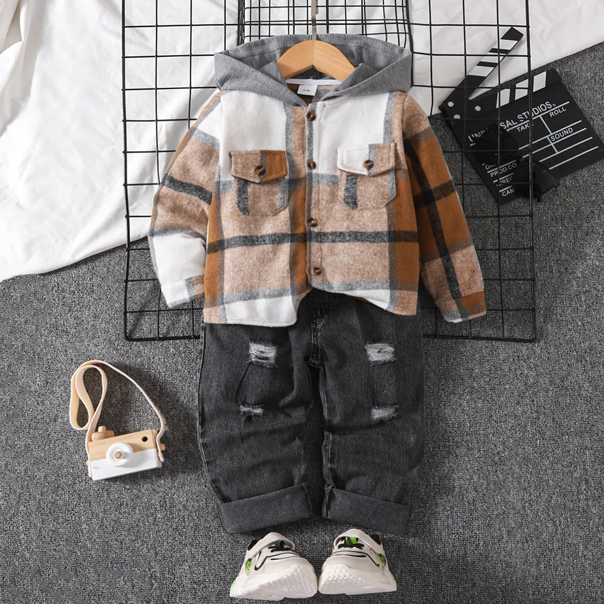 2pcs Toddler Boy Trendy Ripped Denim Jeans and Plaid Hooded Jacket Set  big image 1